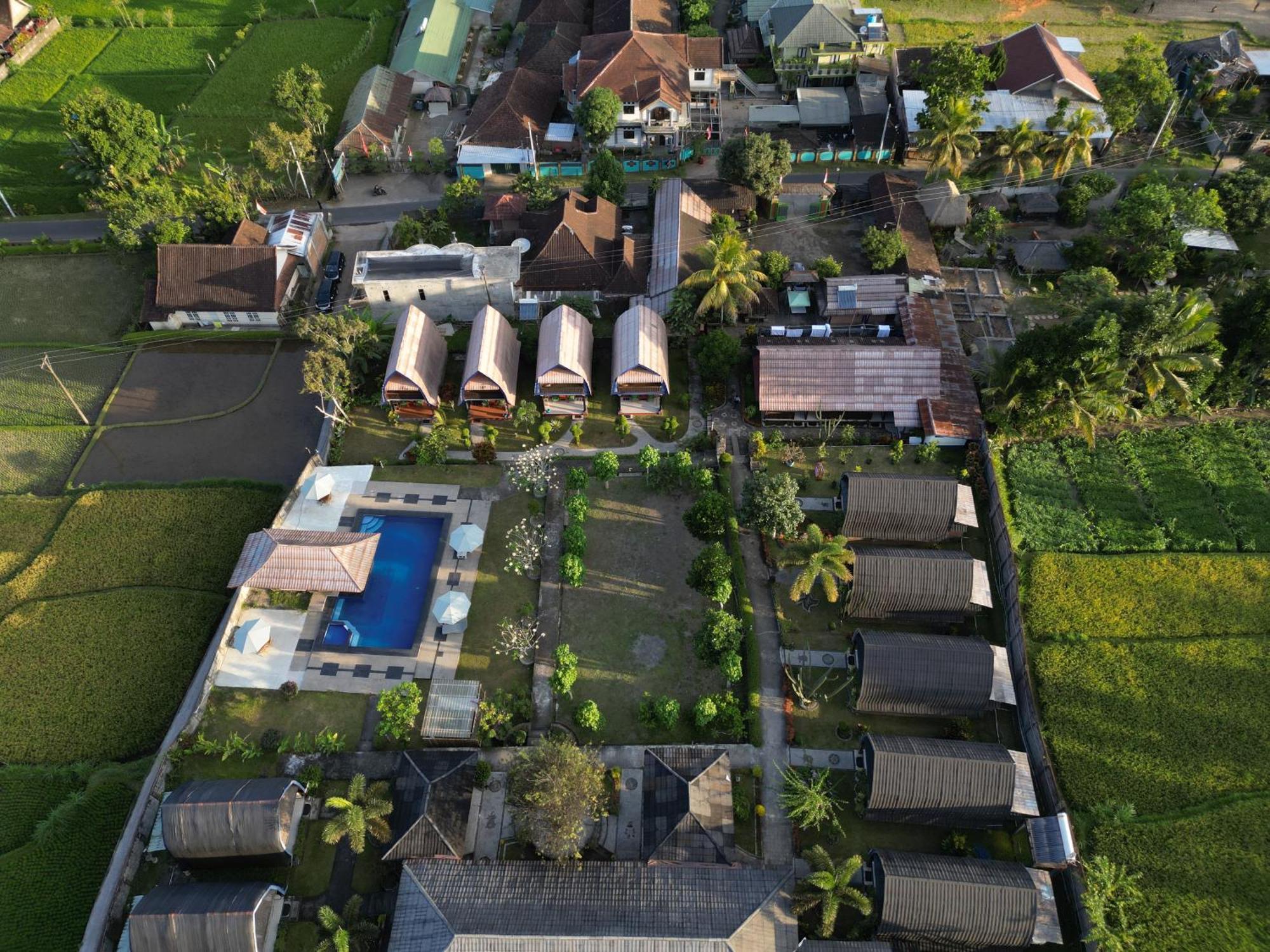 Green Orry Inn Тетебату Екстериор снимка